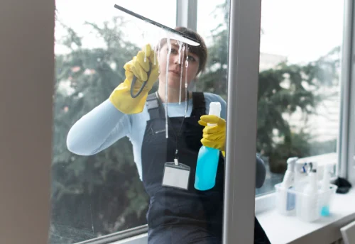 Nettoyage de vitres intérieures et extérieures à Calvignac